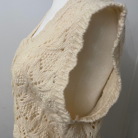 Vintage style V-neck button down vest - Picture 4 of 4